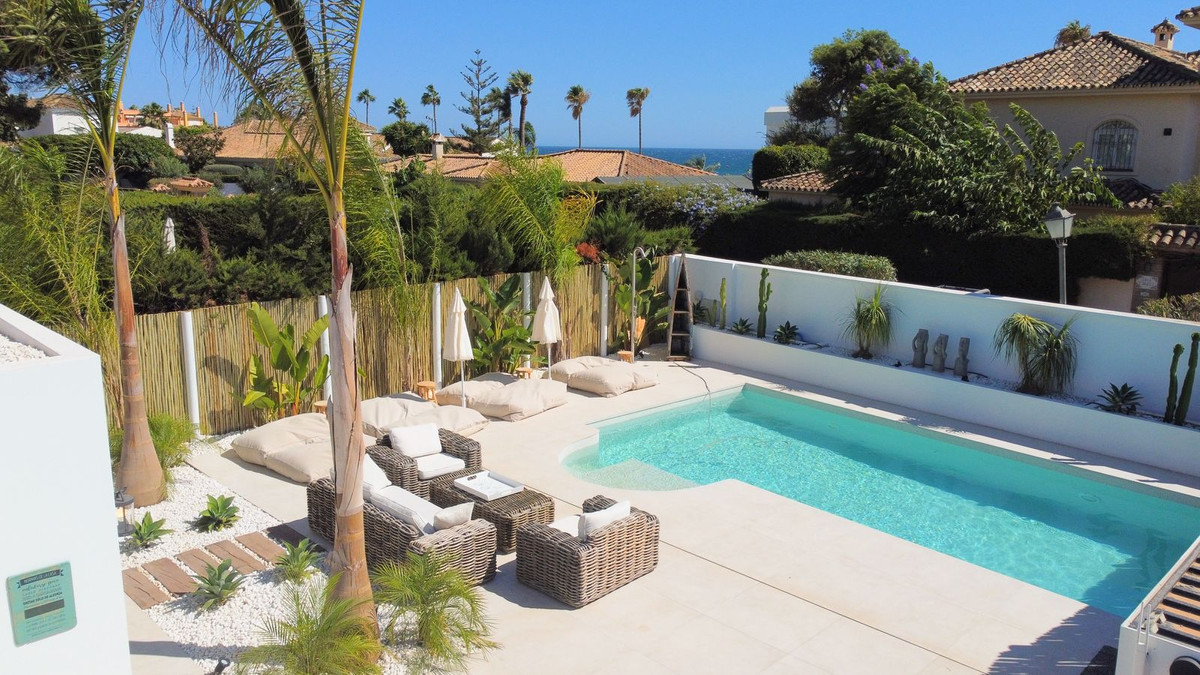 Casa de 4 Dormitorios en alquiler vacacional en Cancelada, Estepona