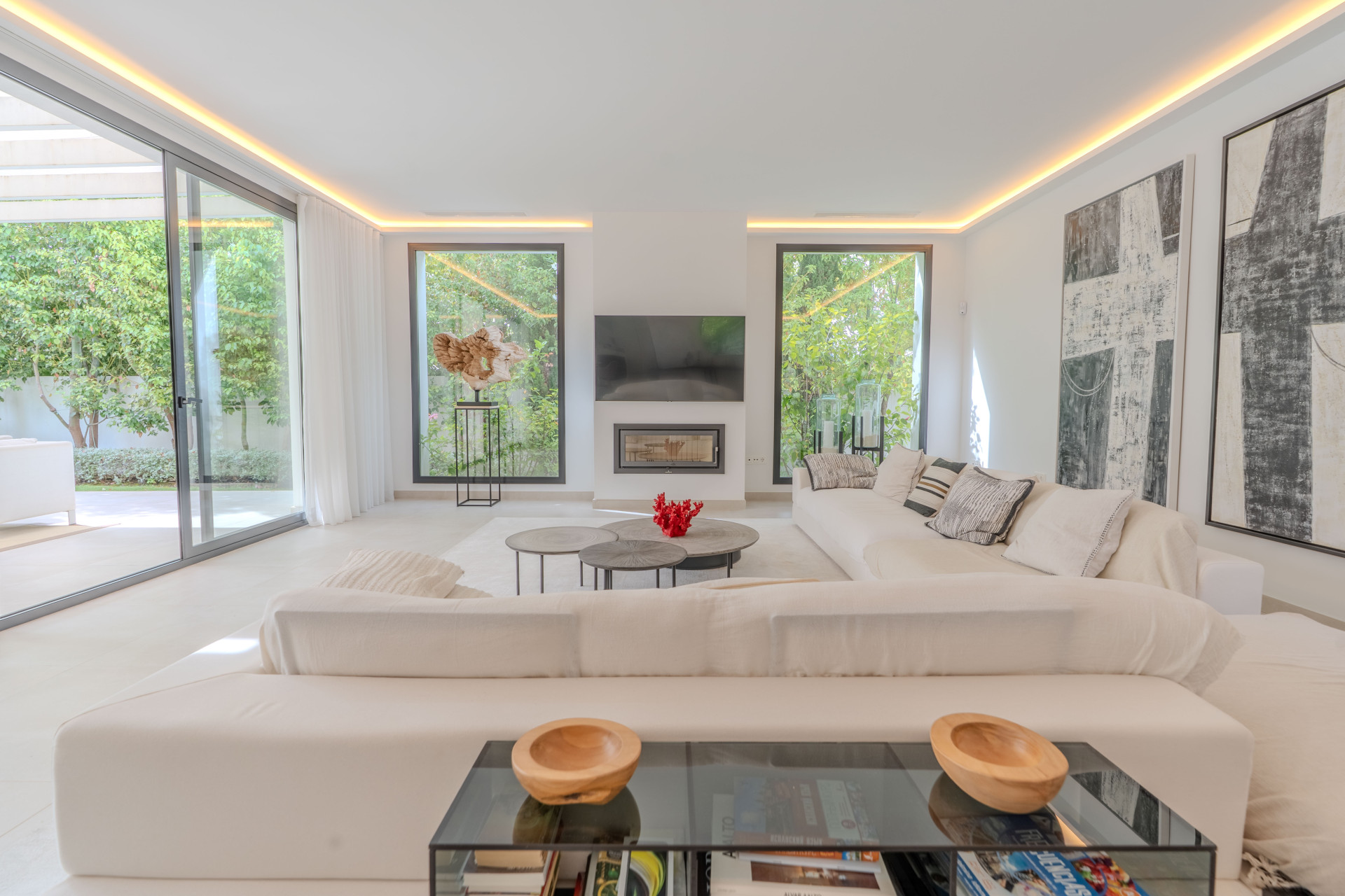 5 Bed - Villa for Sale in Sierra Blanca, Marbella