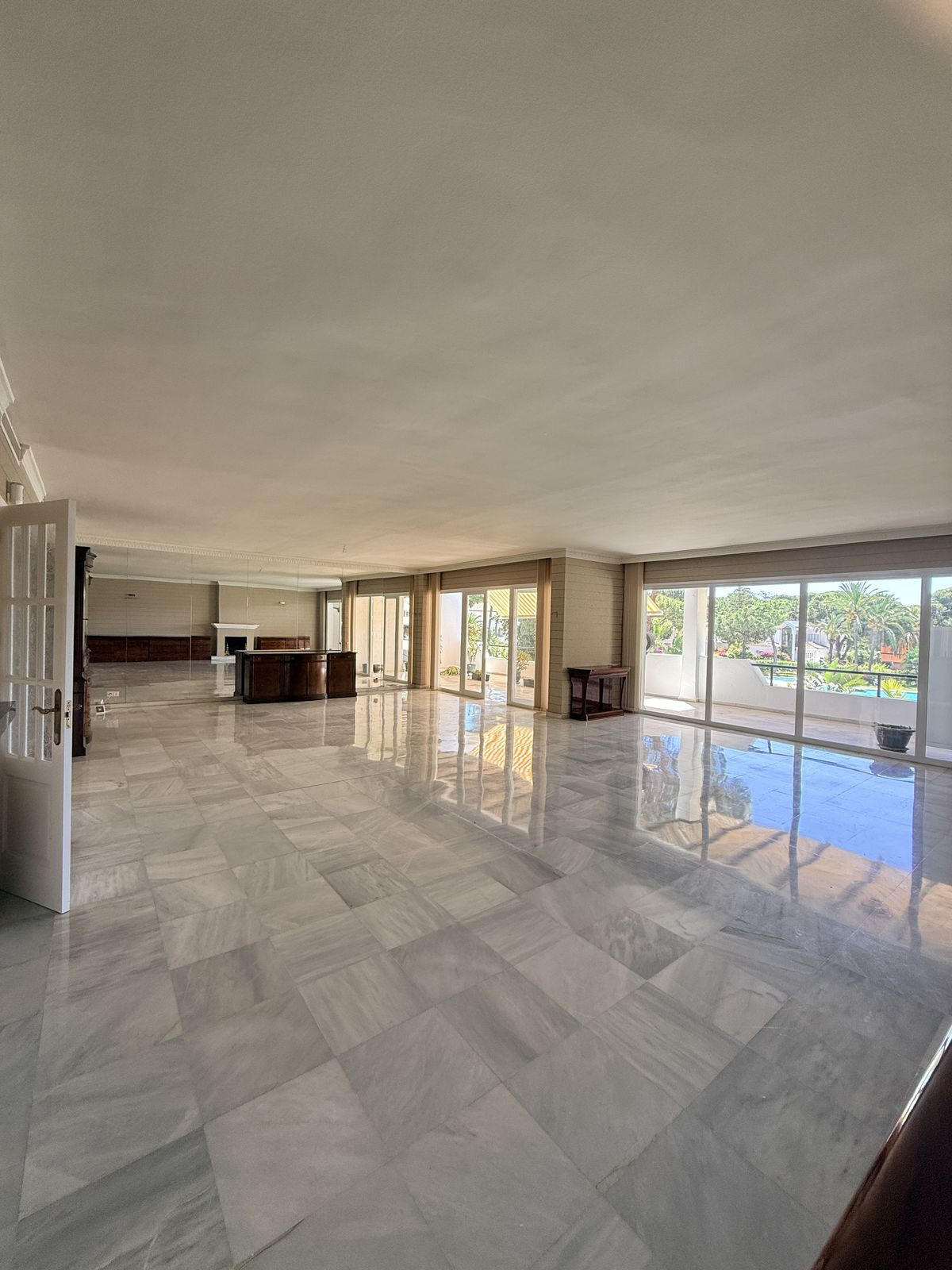 Piso de 3 Dormitorios en venta en Nueva Milla de Oro, Estepona