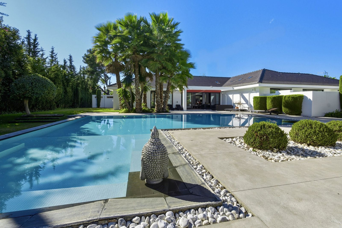 6 Bed, 7 Bath - Villa for Sale in Guadalmina Baja, San Pedro de Alcántara