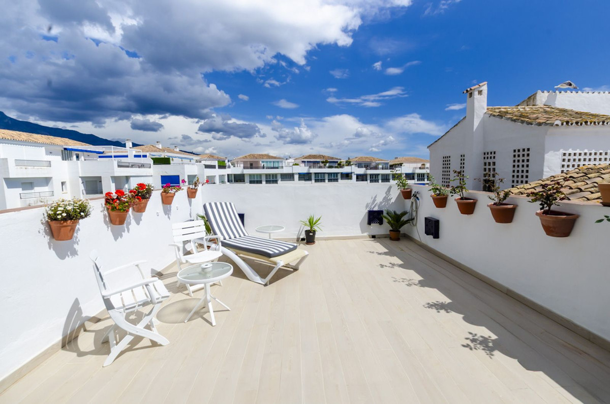 Ático de 3 Dormitorios y 3 Baños en venta en Puerto Banús