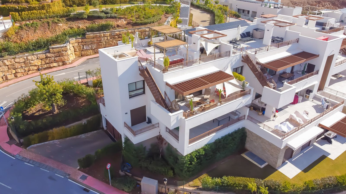 Ático de 3 Dormitorios y 2 Baños en venta en Istán