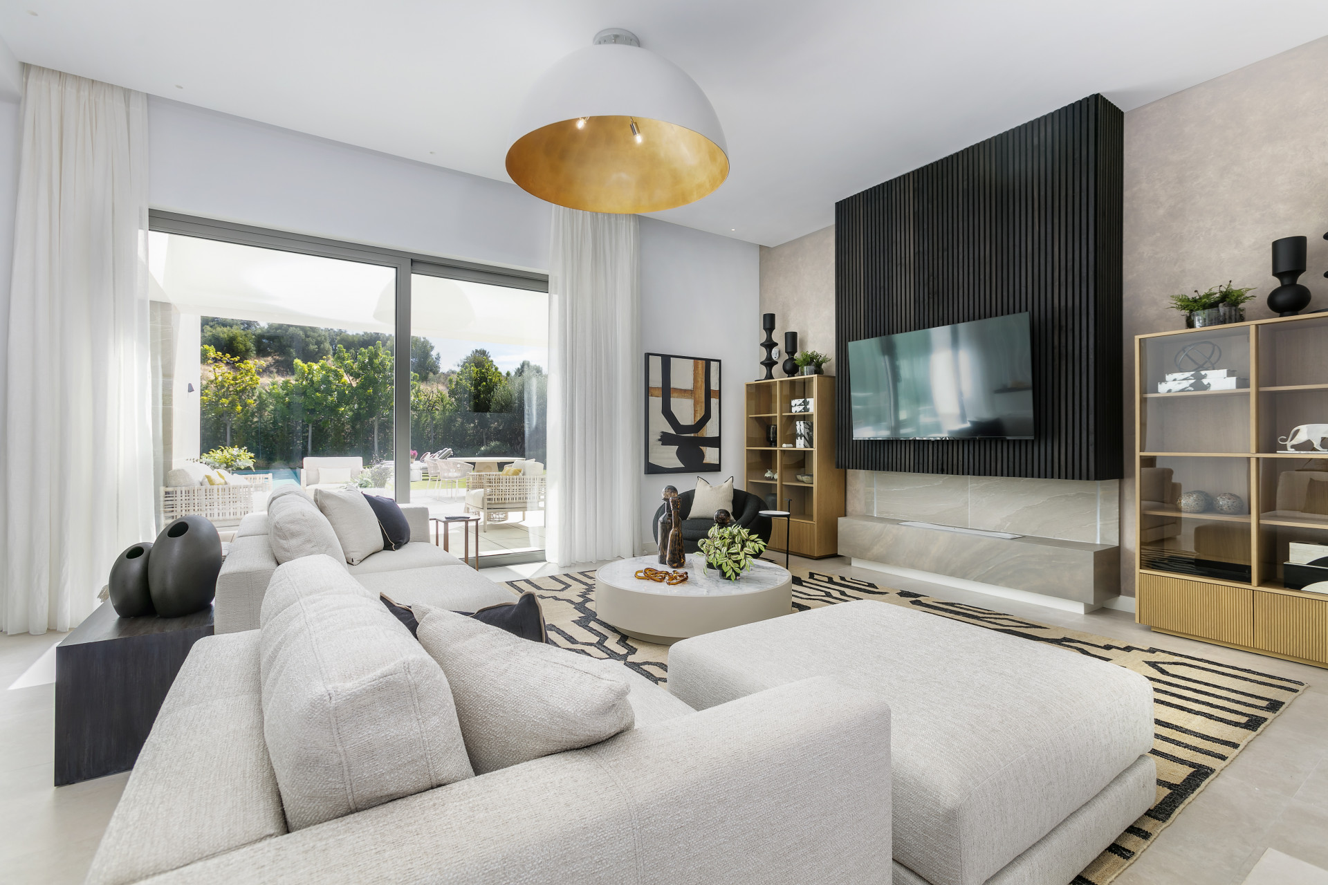 5 спални, 5 бани - Вила за продажба в El Paraiso, Estepona