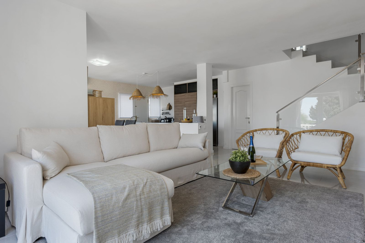 Casa de 3 Dormitorios en alquiler en Los Monteros, Marbella