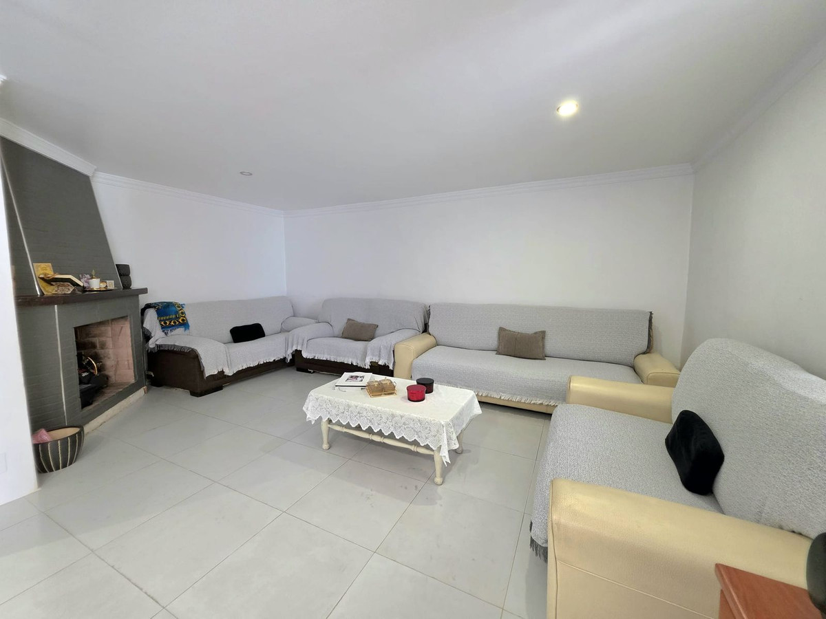 Casa Adosada de 3 Dormitorios y 2 Baños en venta en Estepona