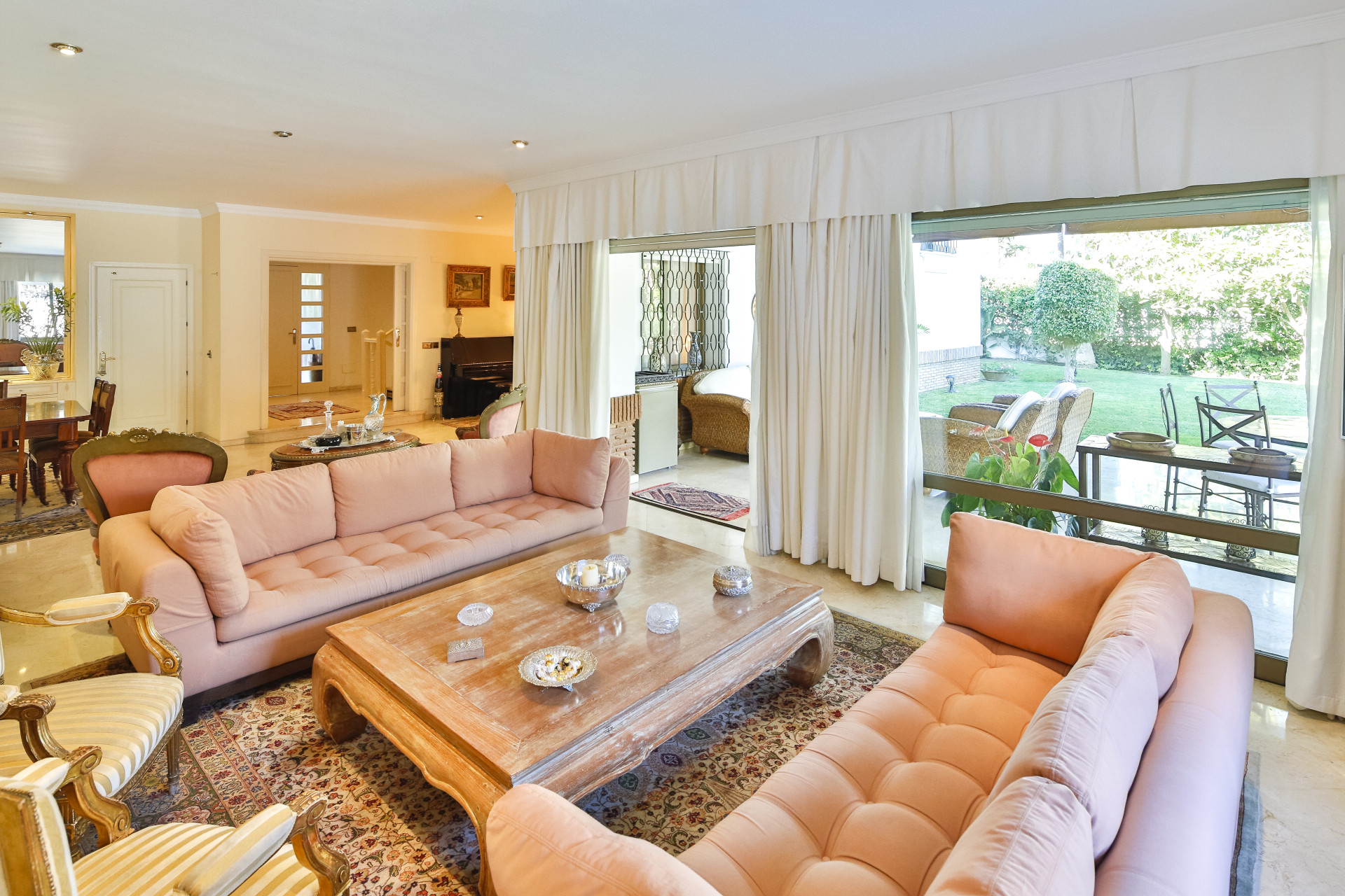 6 Slaapk., 4 Badk. - Villa te koop in Los Monteros, Marbella