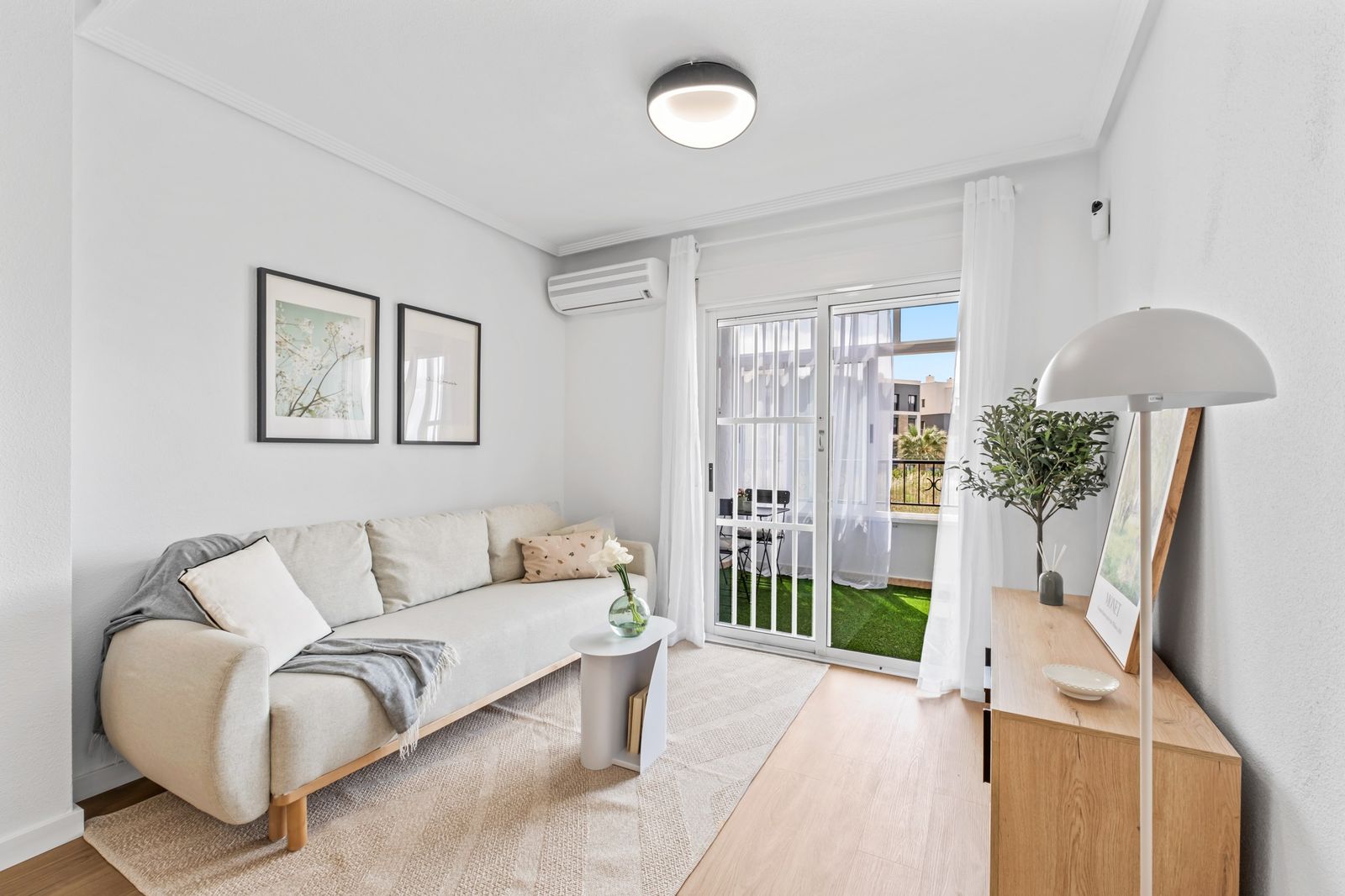Piso de 2 Dormitorios y 1 Baño en venta en Orihuela Costa