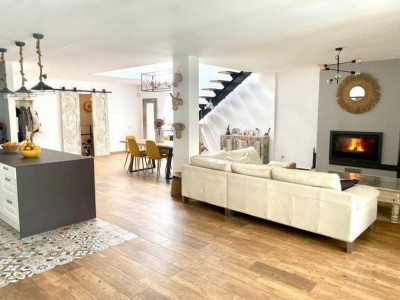 Casa de 4 Dormitorios y 5 Baños en alquiler en El Paraíso, Estepona