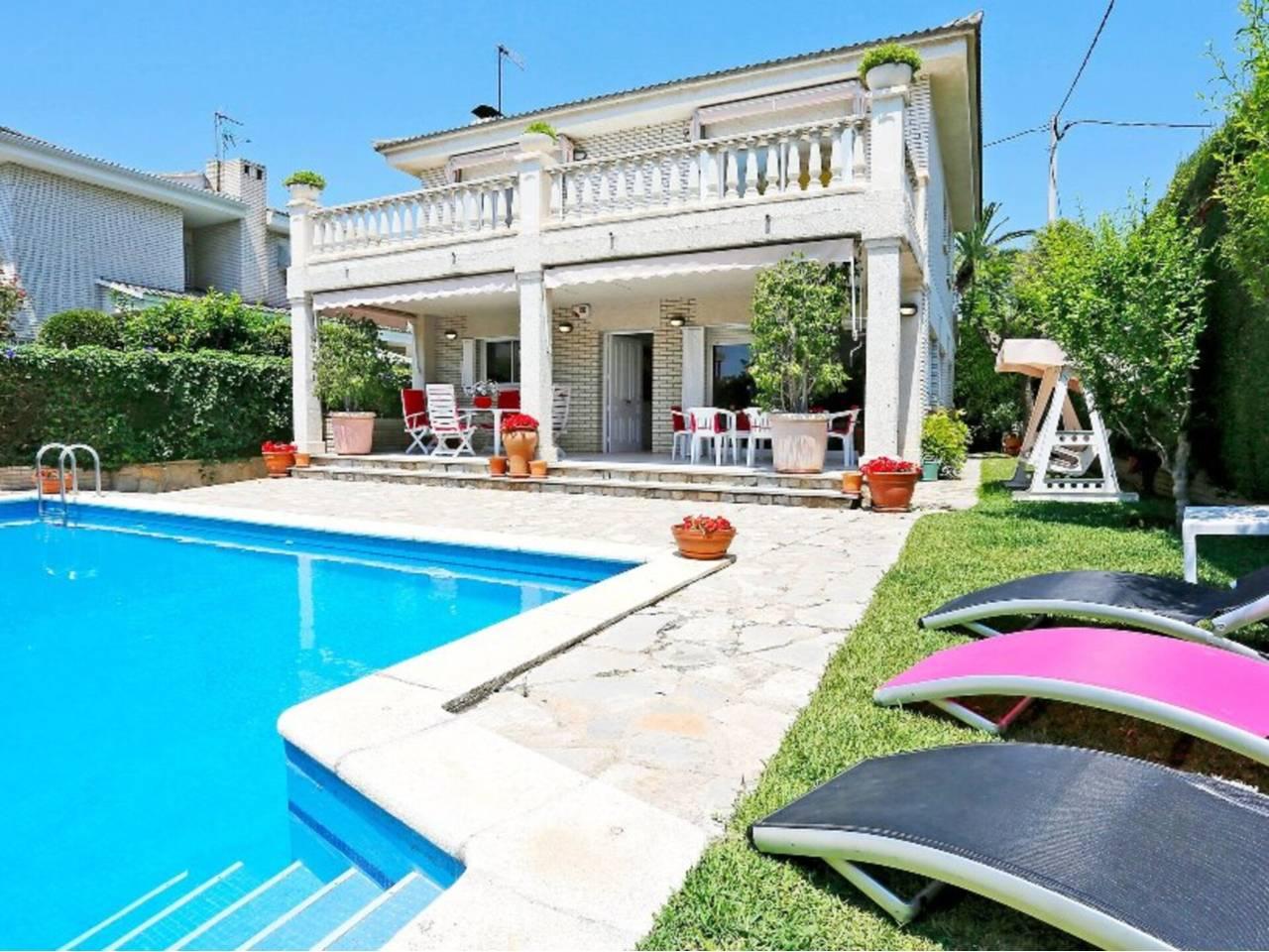 Casa Adosada de 4 Dormitorios en venta en Cambrils