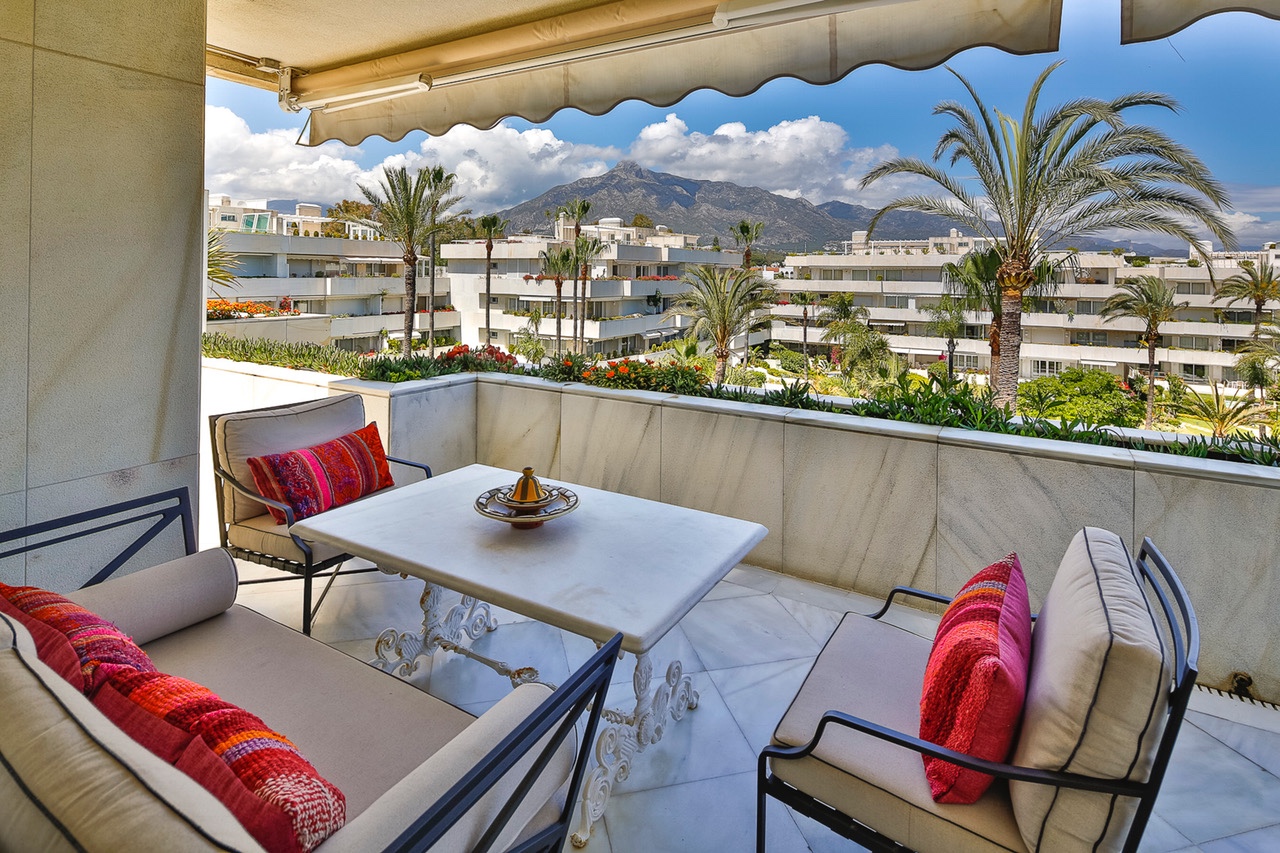 Ático de 3 Dormitorios y 4 Baños en venta en Puerto Banús, Marbella