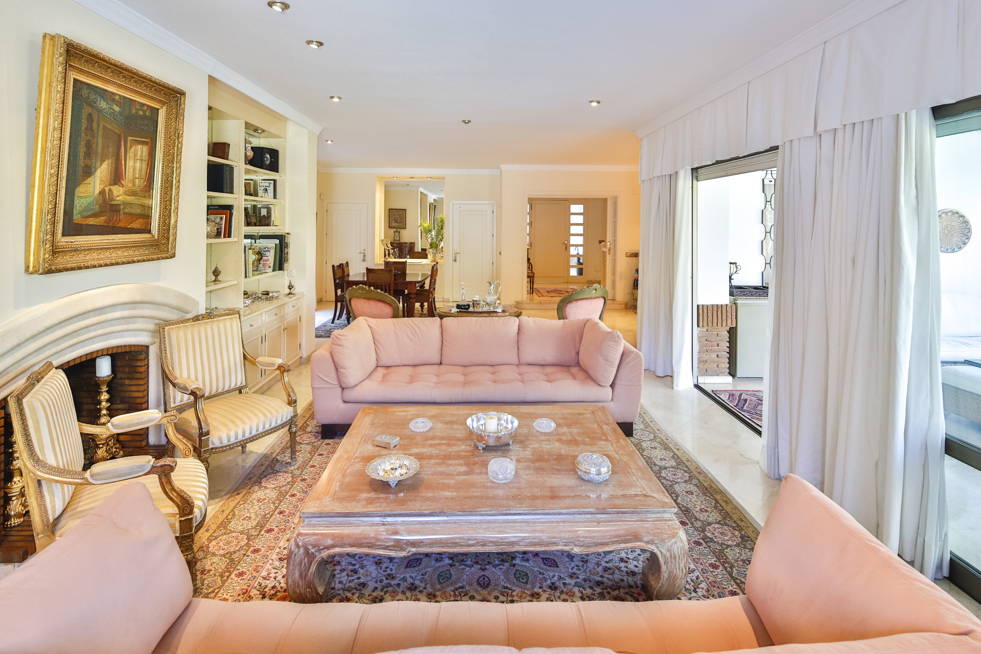 6 Slaapk., 4 Badk. - Villa te koop in Los Monteros, Marbella