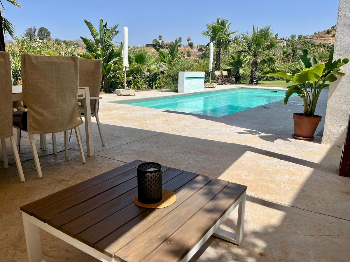 Casa de 5 Dormitorios y 4 Baños en venta en La Cala de Mijas