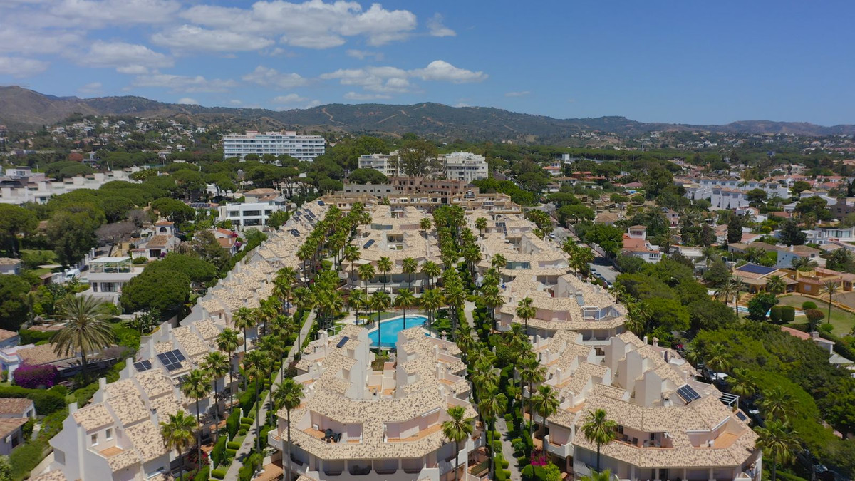 Casa de 4 Dormitorios y 3 Baños en alquiler en Marbella