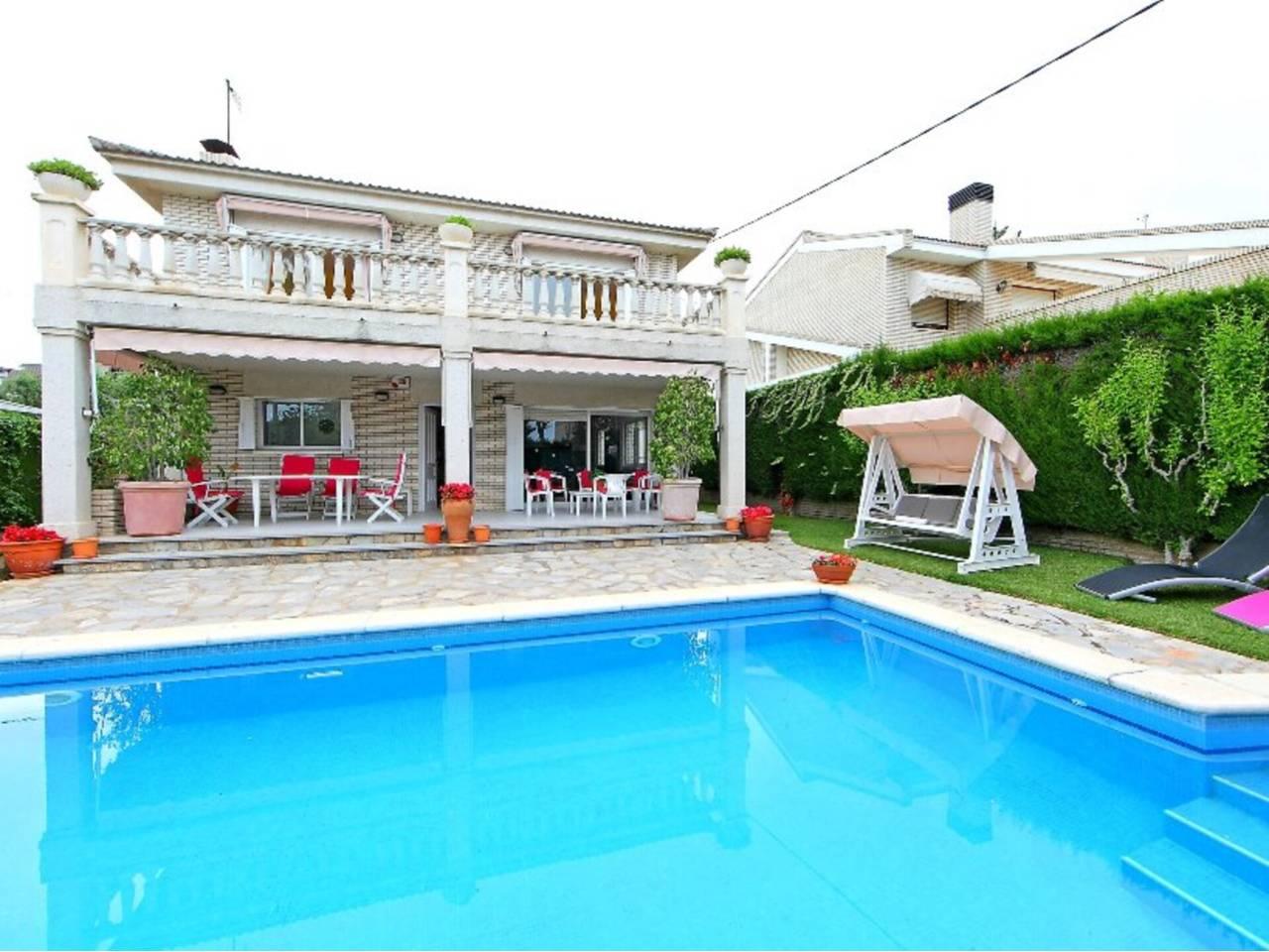 Casa Adosada de 4 Dormitorios en venta en Cambrils