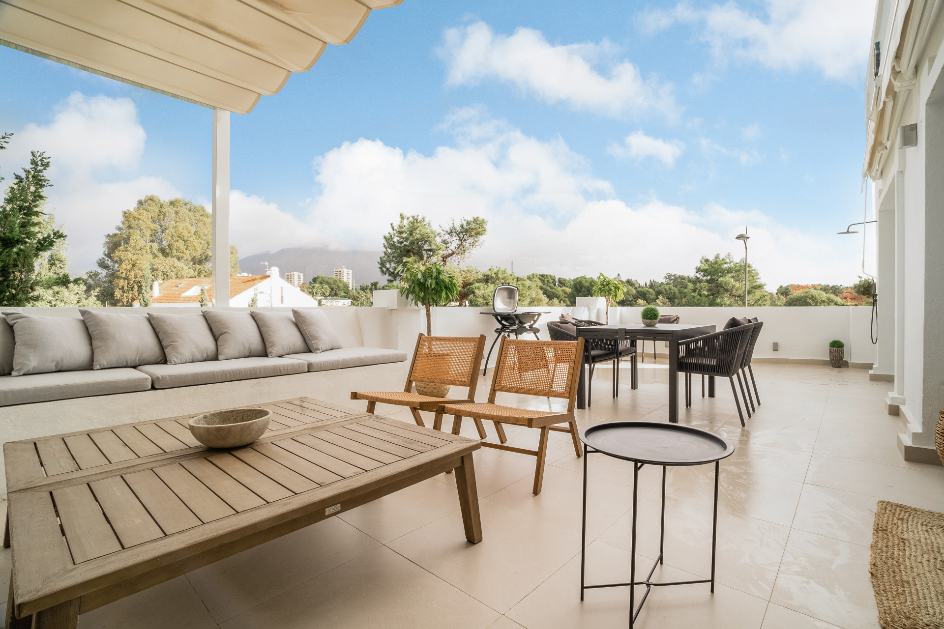 Piso de 3 Dormitorios en venta en Nueva Andalucía, Marbella