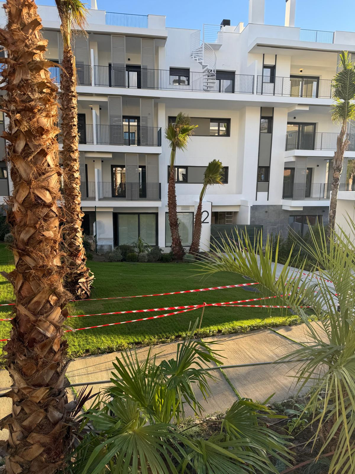 Piso de 2 Dormitorios en venta en La Alqueria, Estepona