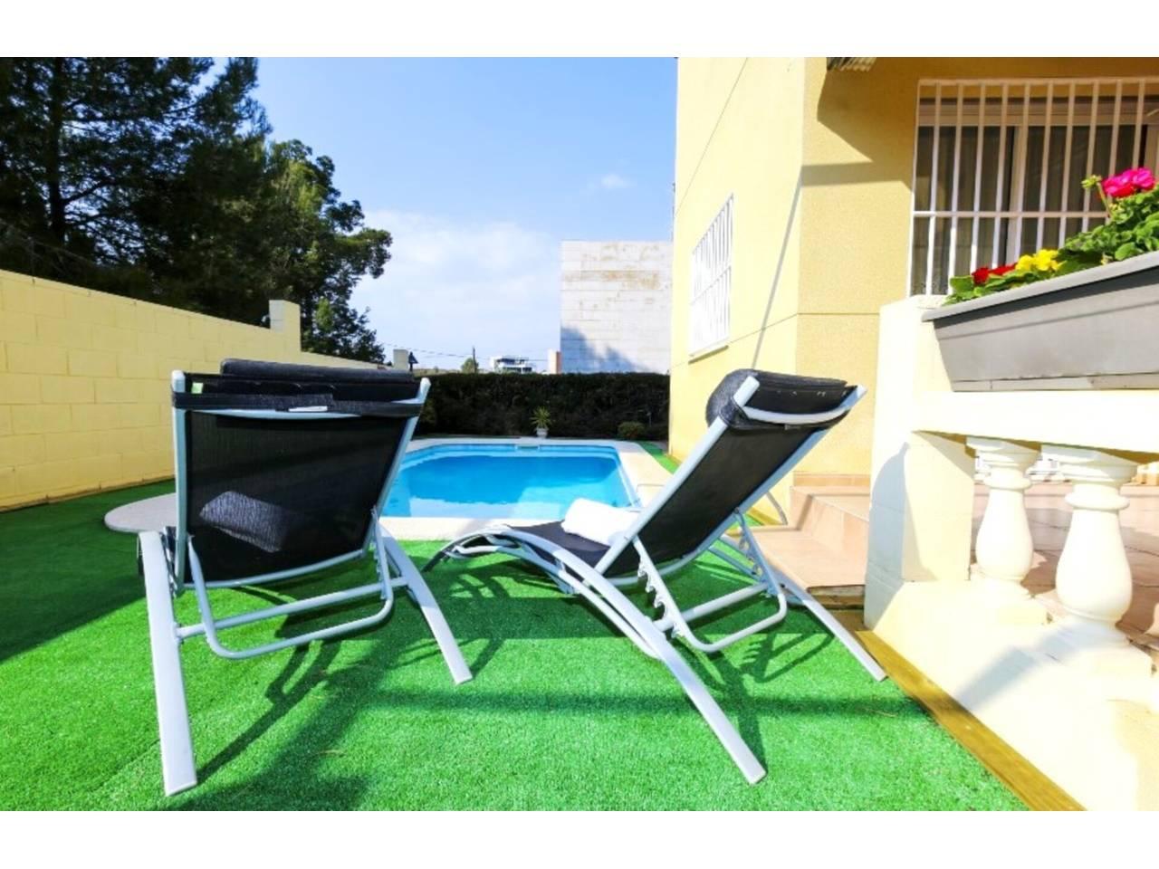 Casa Adosada de 4 Dormitorios y 3 Baños en venta en Salou