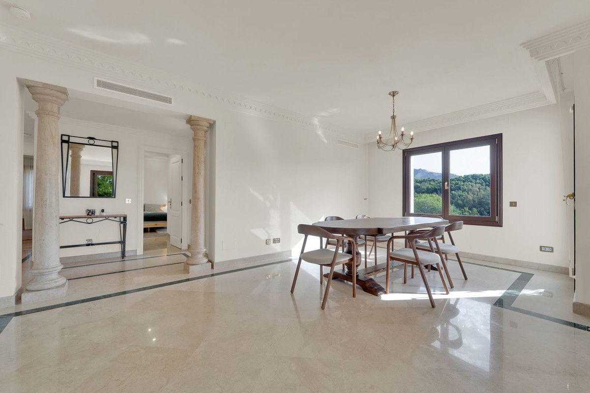 Piso de 3 Dormitorios en alquiler en Nagüeles, Marbella