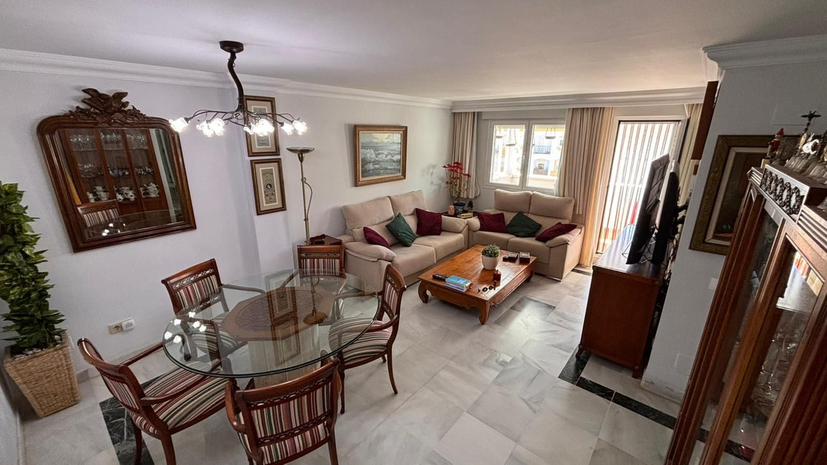 Ático de 4 Dormitorios en venta en Milla de Oro, Marbella