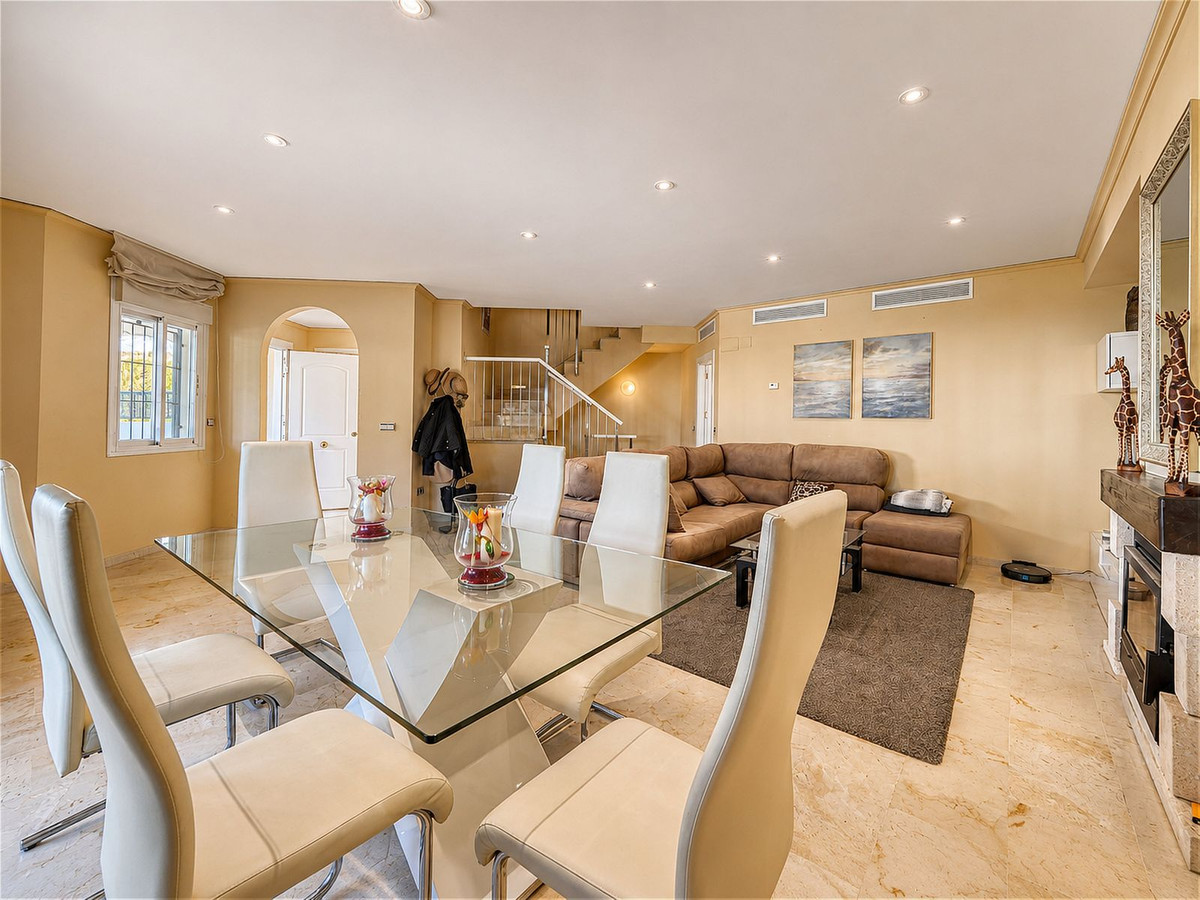 Casa de 4 Dormitorios y 3 Baños en alquiler en Marbella