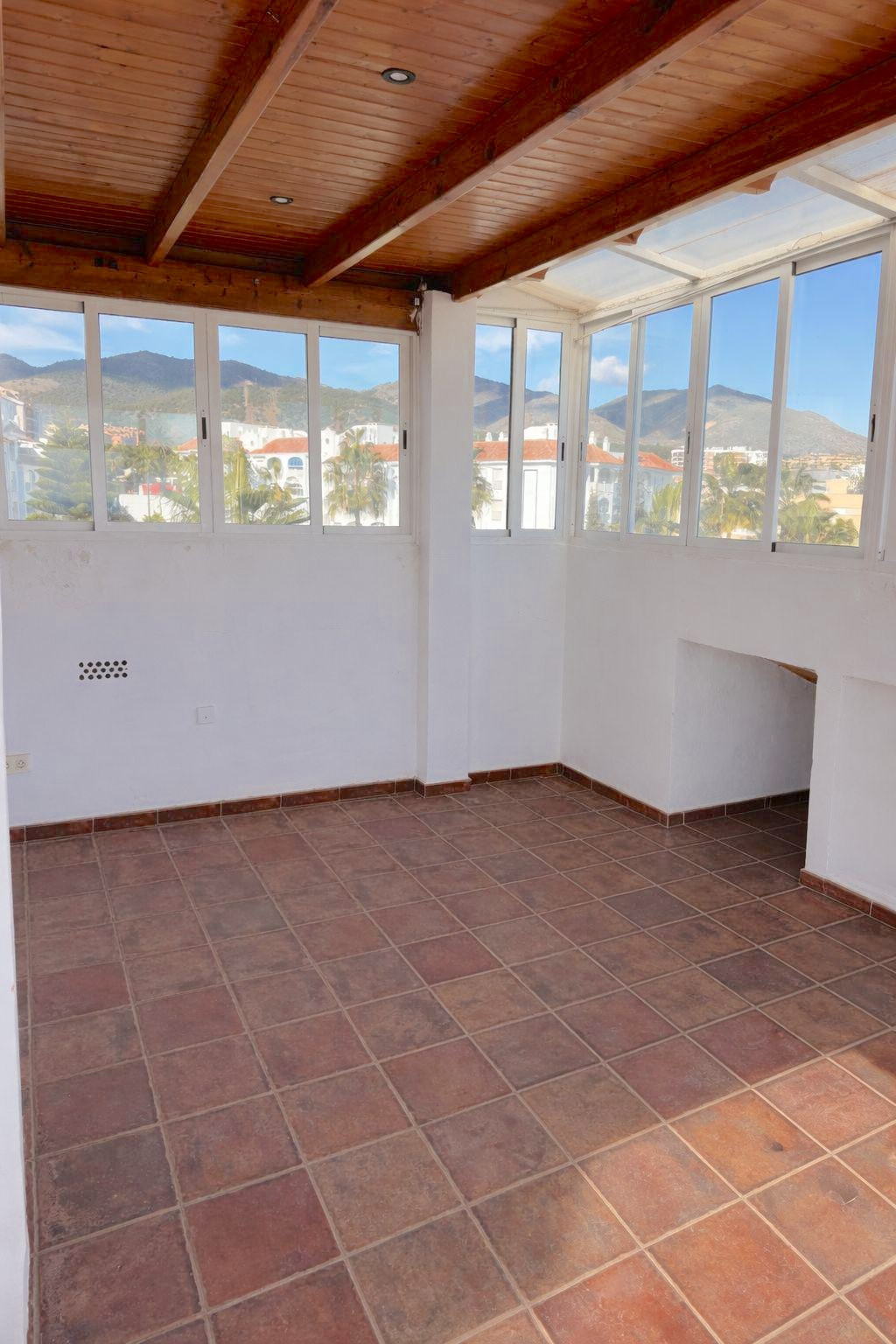 Ático de 4 Dormitorios y 2 Baños en venta en Torremolinos