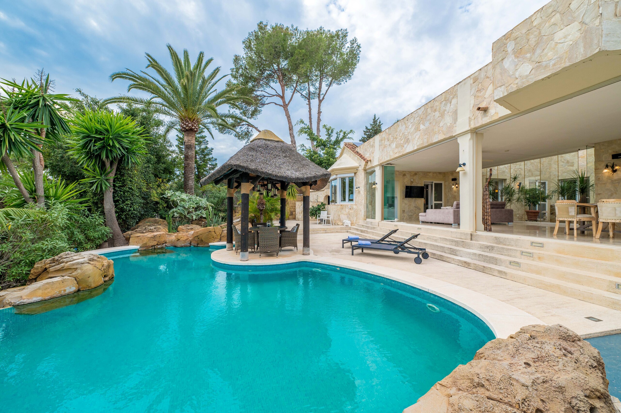 Casa de 5 Dormitorios y 6 Baños en venta en Marbella Centro