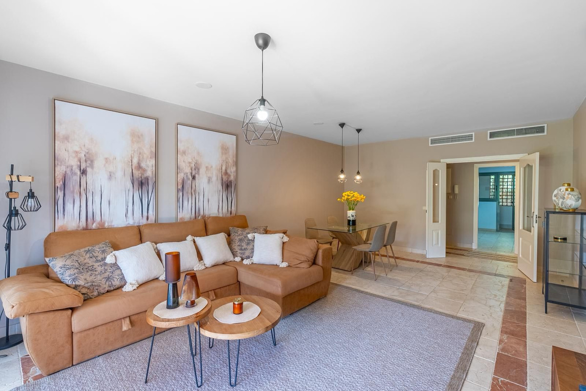 Piso de 3 Dormitorios y 3 Baños en venta en Estepona