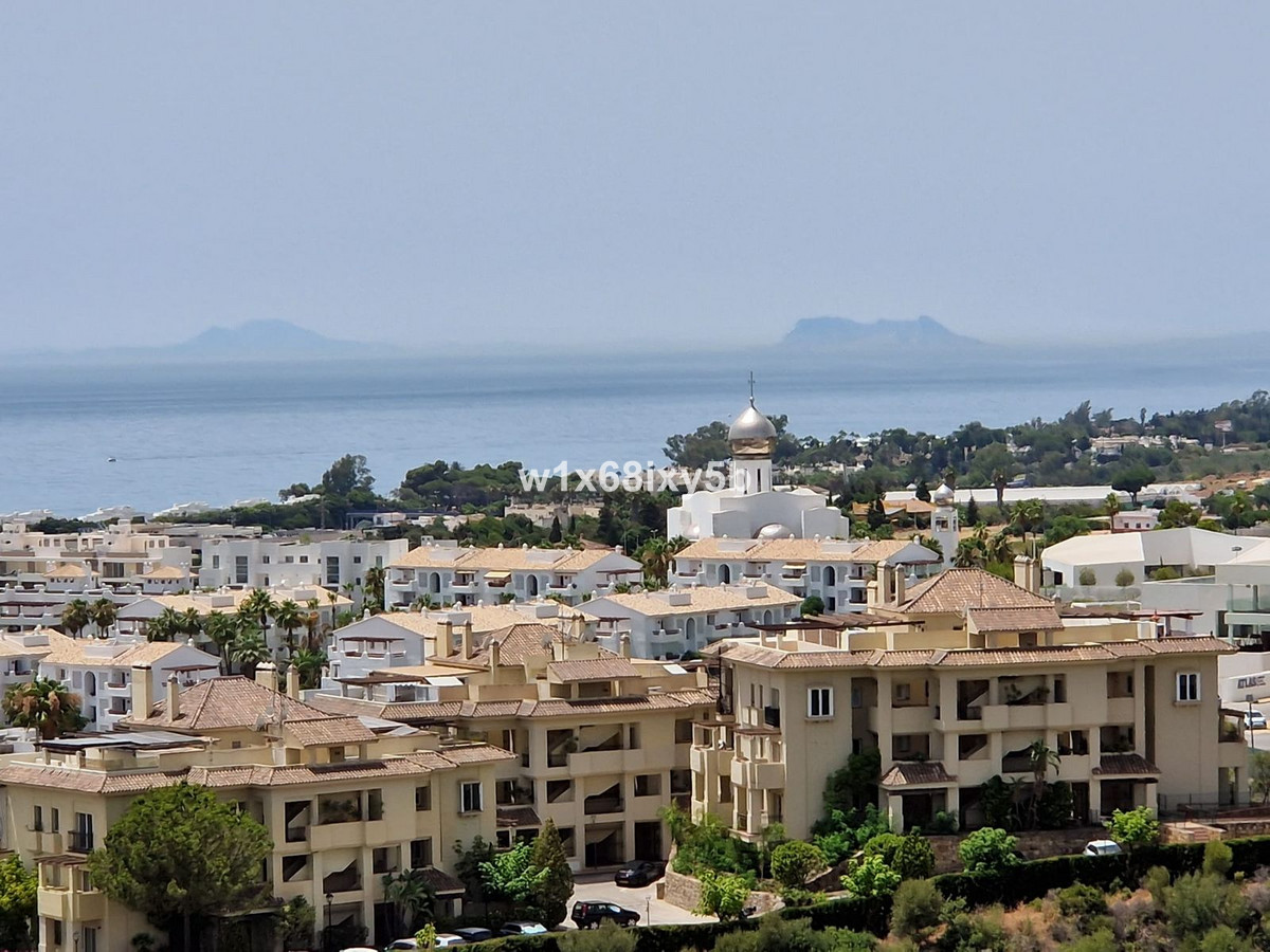Piso de 2 Dormitorios en venta en Estepona