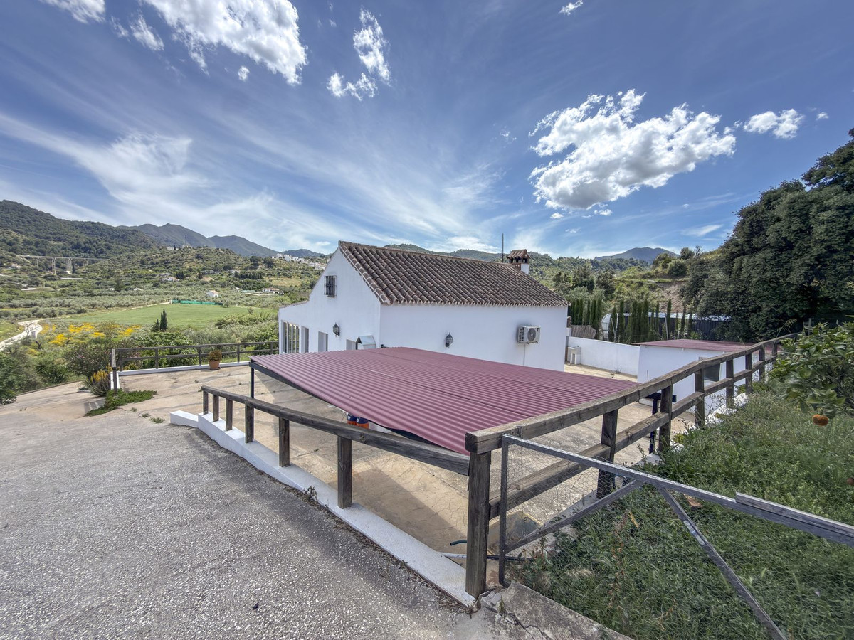 Finca de 2 Dormitorios y 1 Baño en venta en Monda