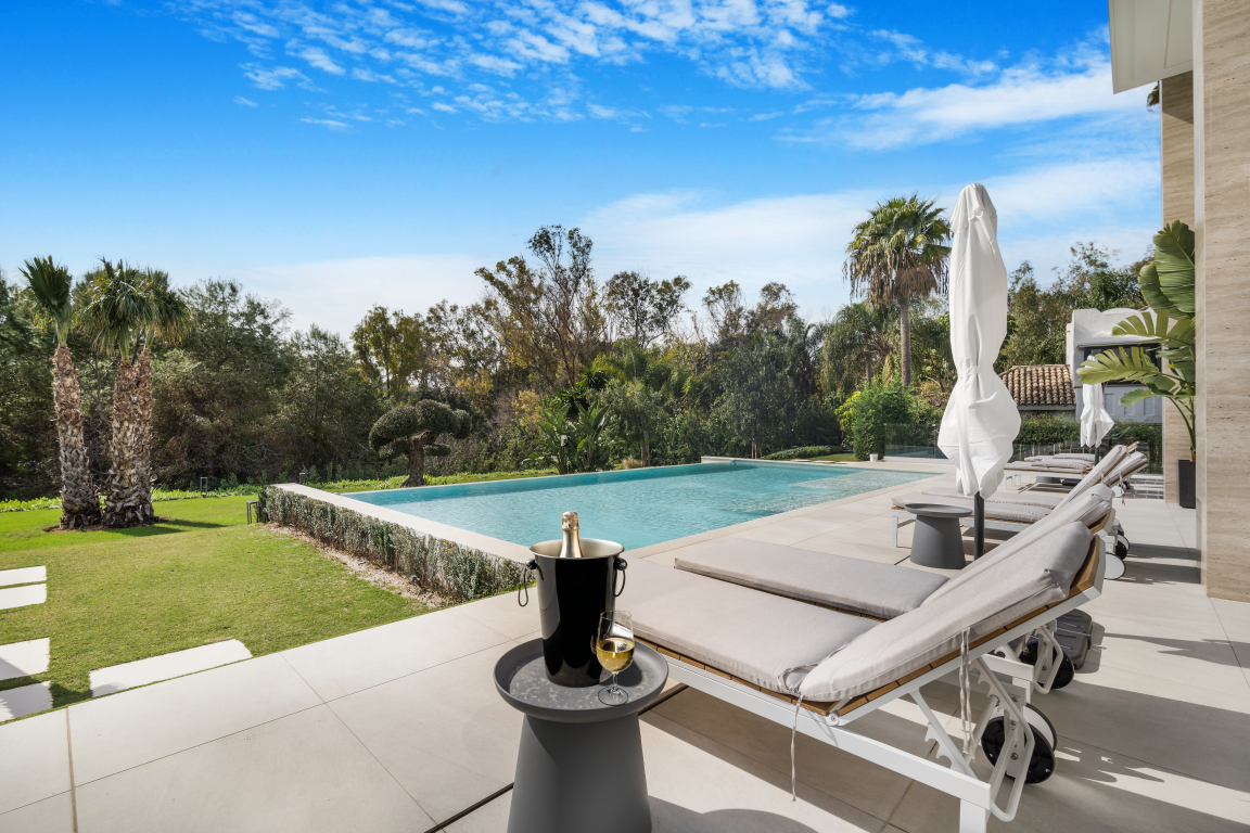 Casa de 6 Dormitorios y 7 Baños en venta en Milla de Oro, Marbella