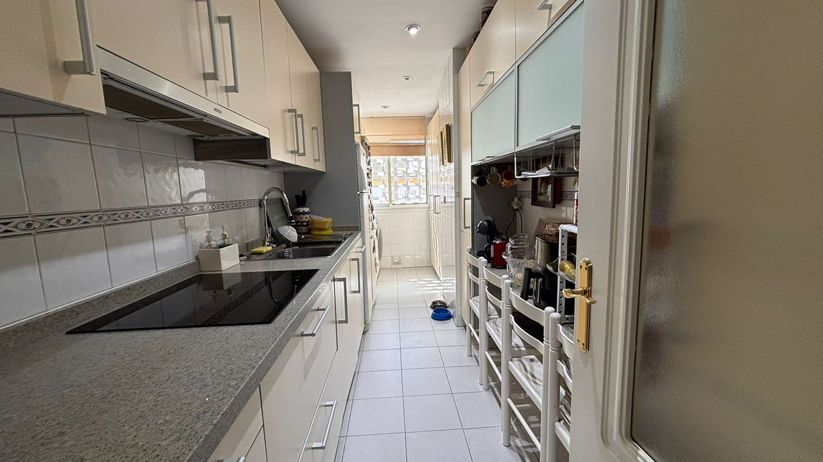 Ático de 4 Dormitorios en venta en Milla de Oro, Marbella
