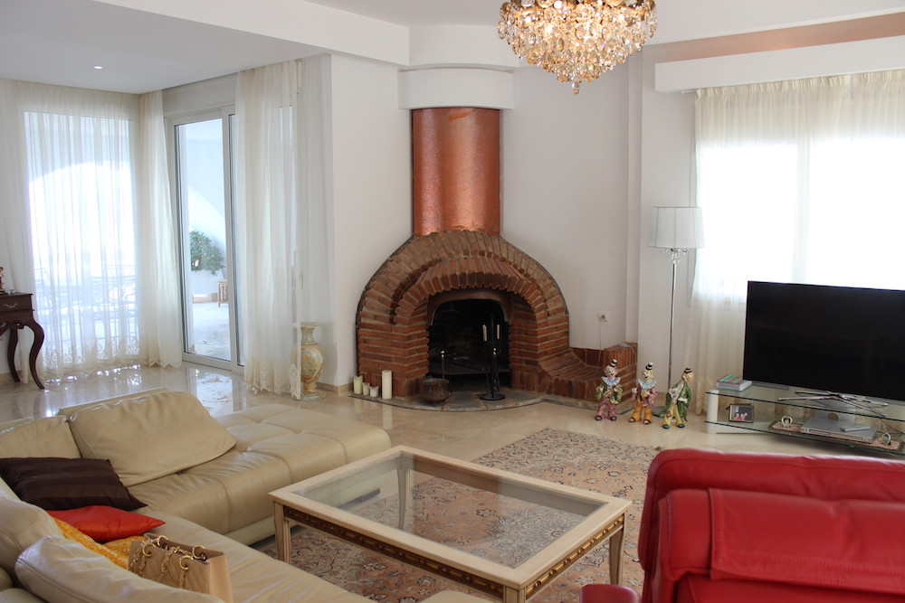 Casa de 6 Dormitorios en venta en La Mairena, Marbella