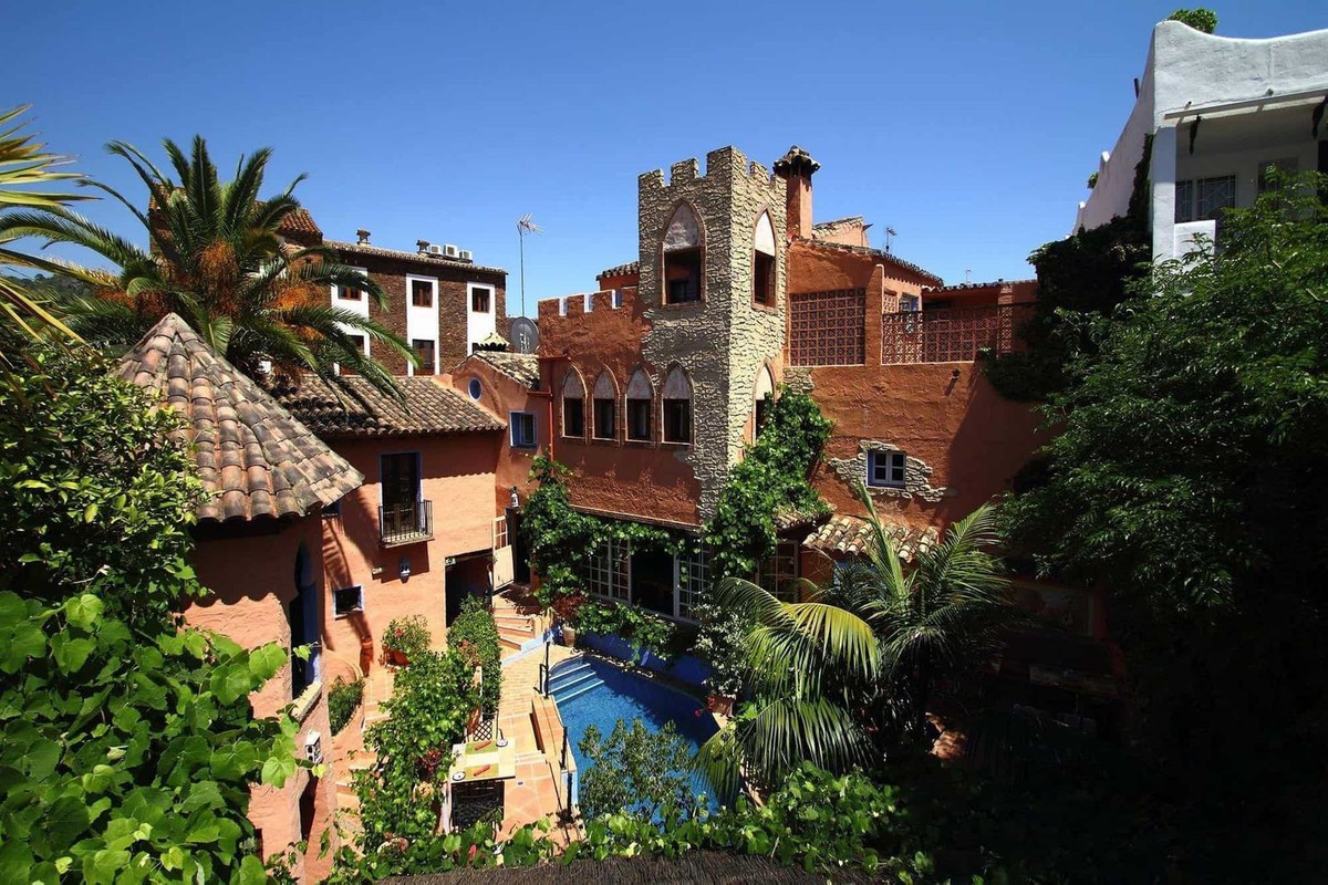 9 Bed, 11 Bath - Villa for Sale in Benahavis Pueblo