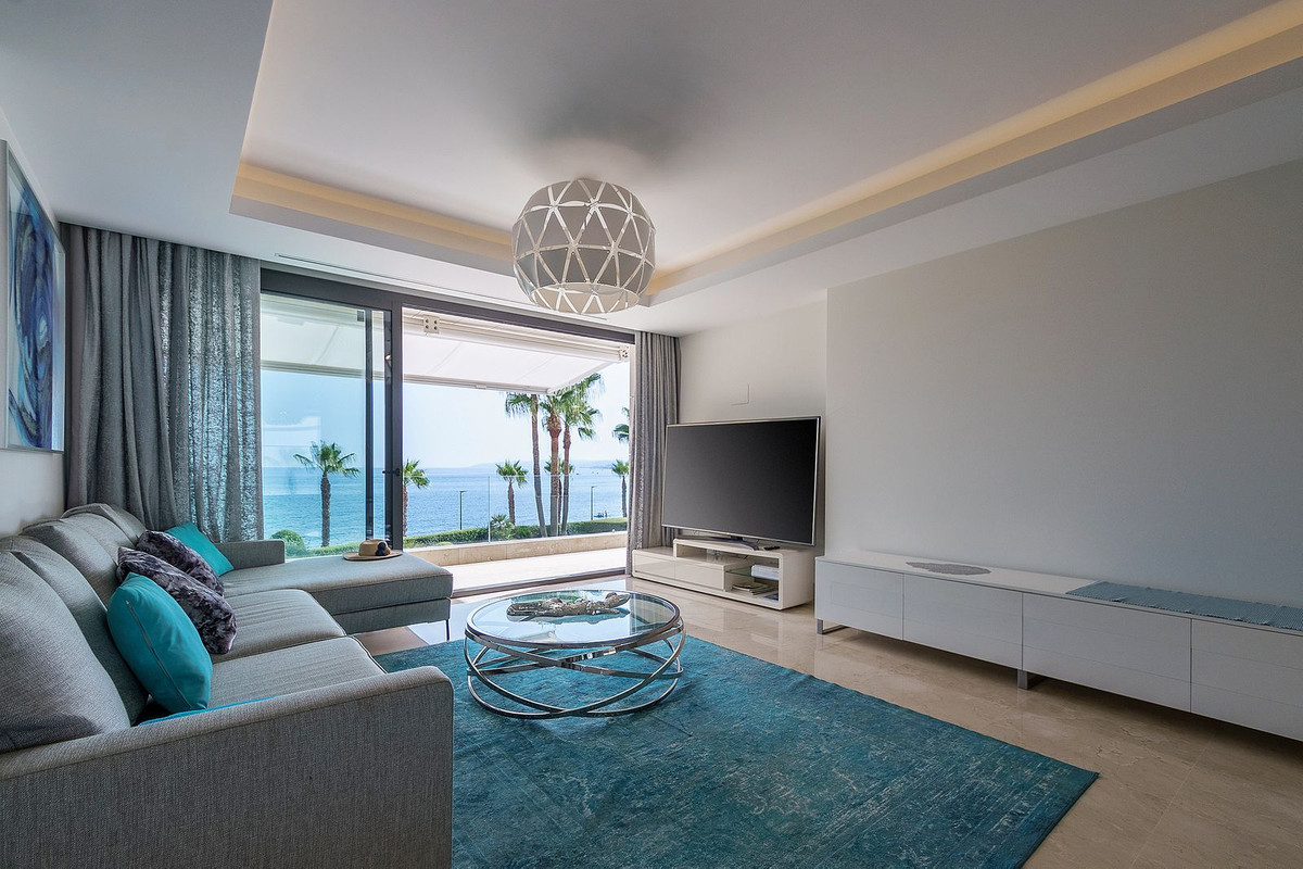 Piso de 4 Dormitorios y 4 Baños en venta en Estepona