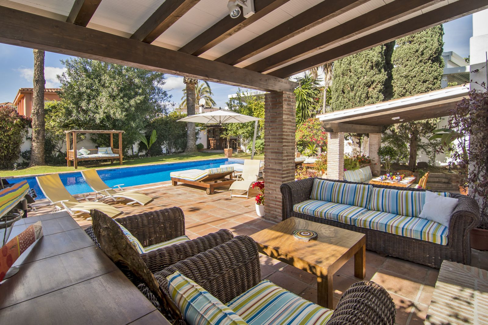 Casa de 4 Dormitorios en venta en Milla de Oro, Marbella