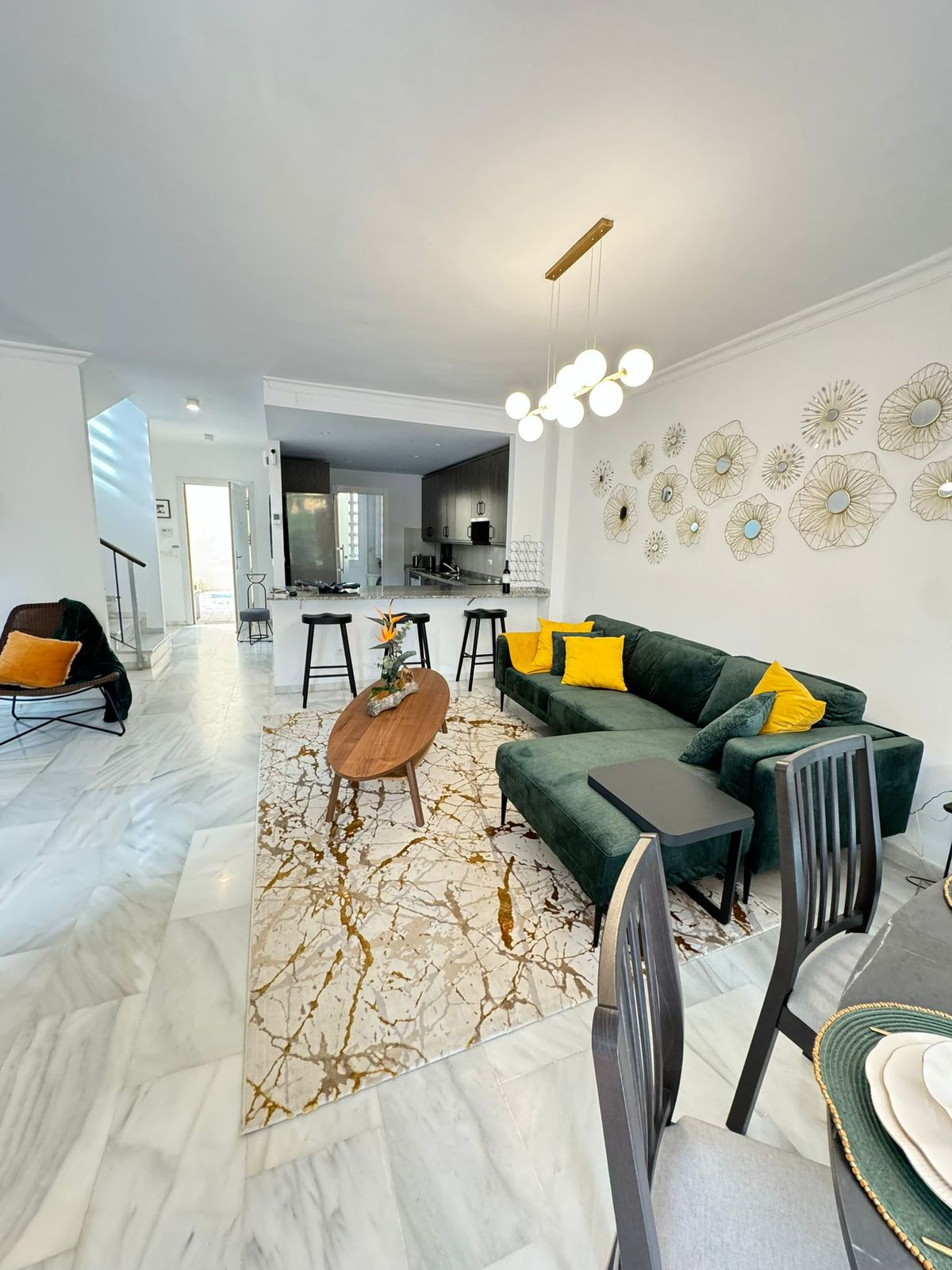 Casa Adosada de 3 Dormitorios y 3 Baños en venta en Cortijo Blanco, San Pedro de Alcántara