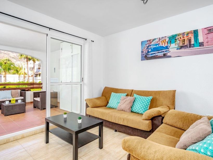 Piso de 2 Dormitorios en venta en Arroyo de la Miel, Benalmádena