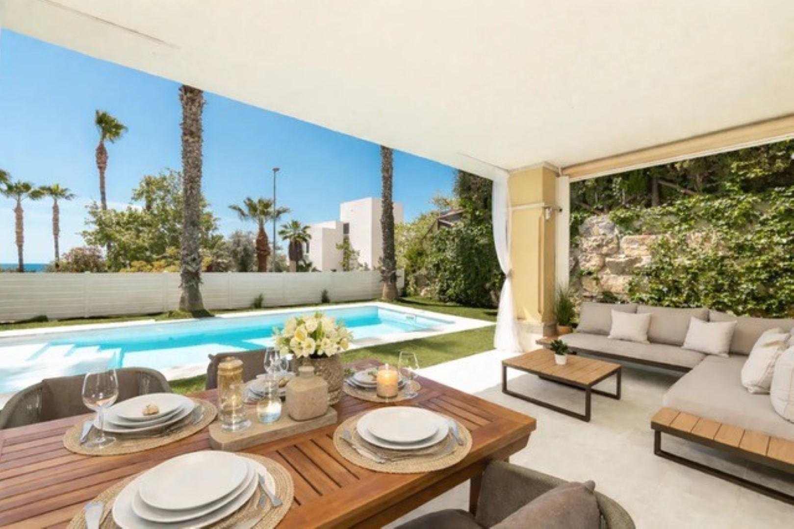 Casa de 4 Dormitorios y 4 Baños en venta en Los Monteros, Marbella