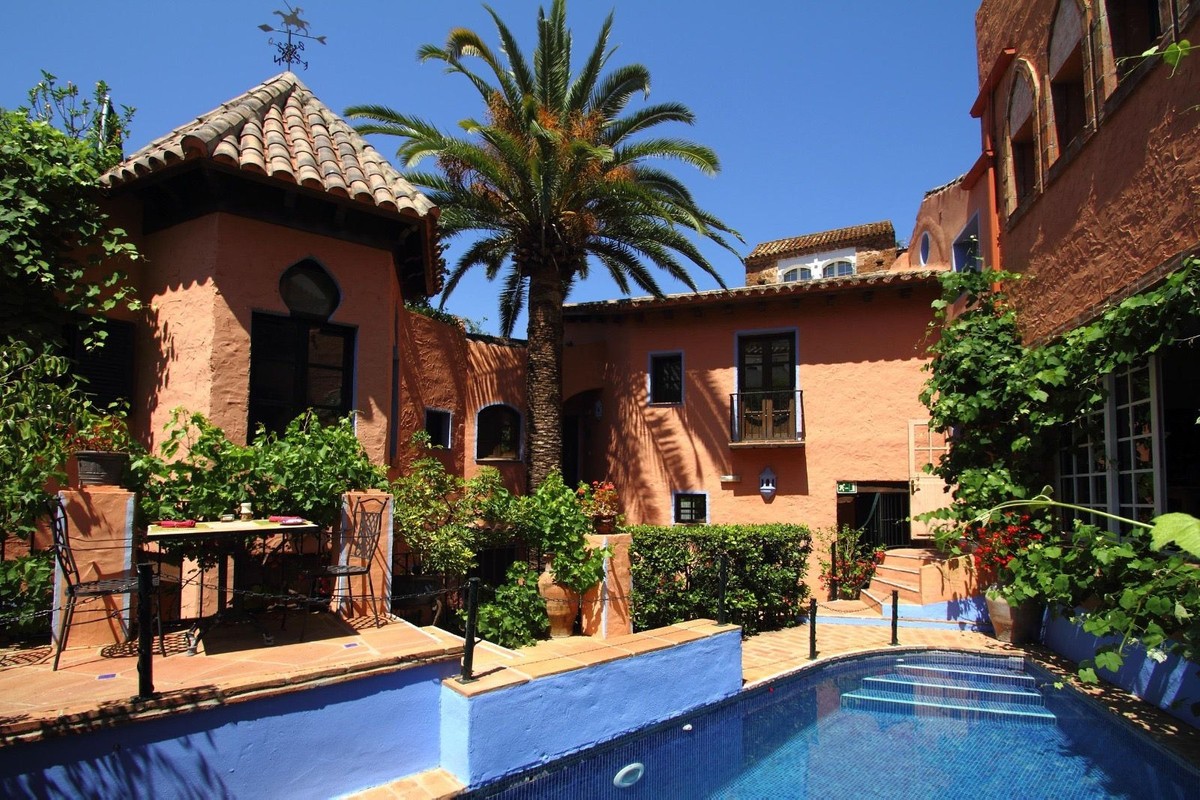 9 Bed, 11 Bath - Villa for Sale in Benahavis Pueblo