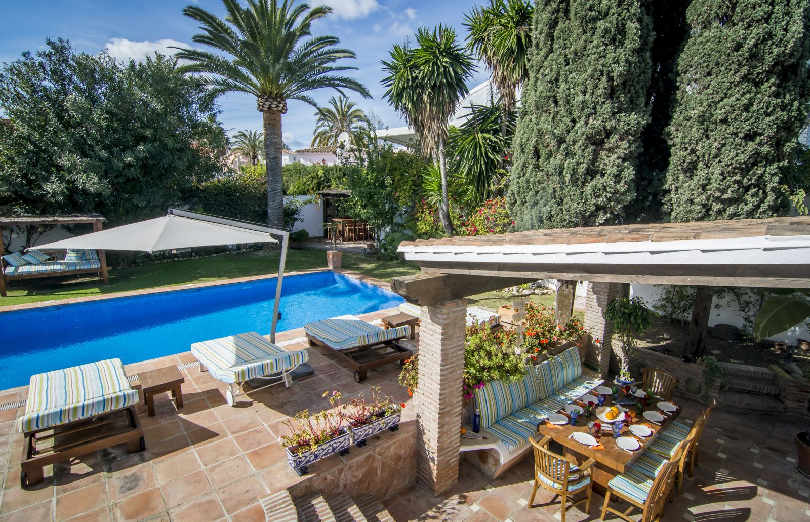 Casa de 4 Dormitorios en venta en Milla de Oro, Marbella