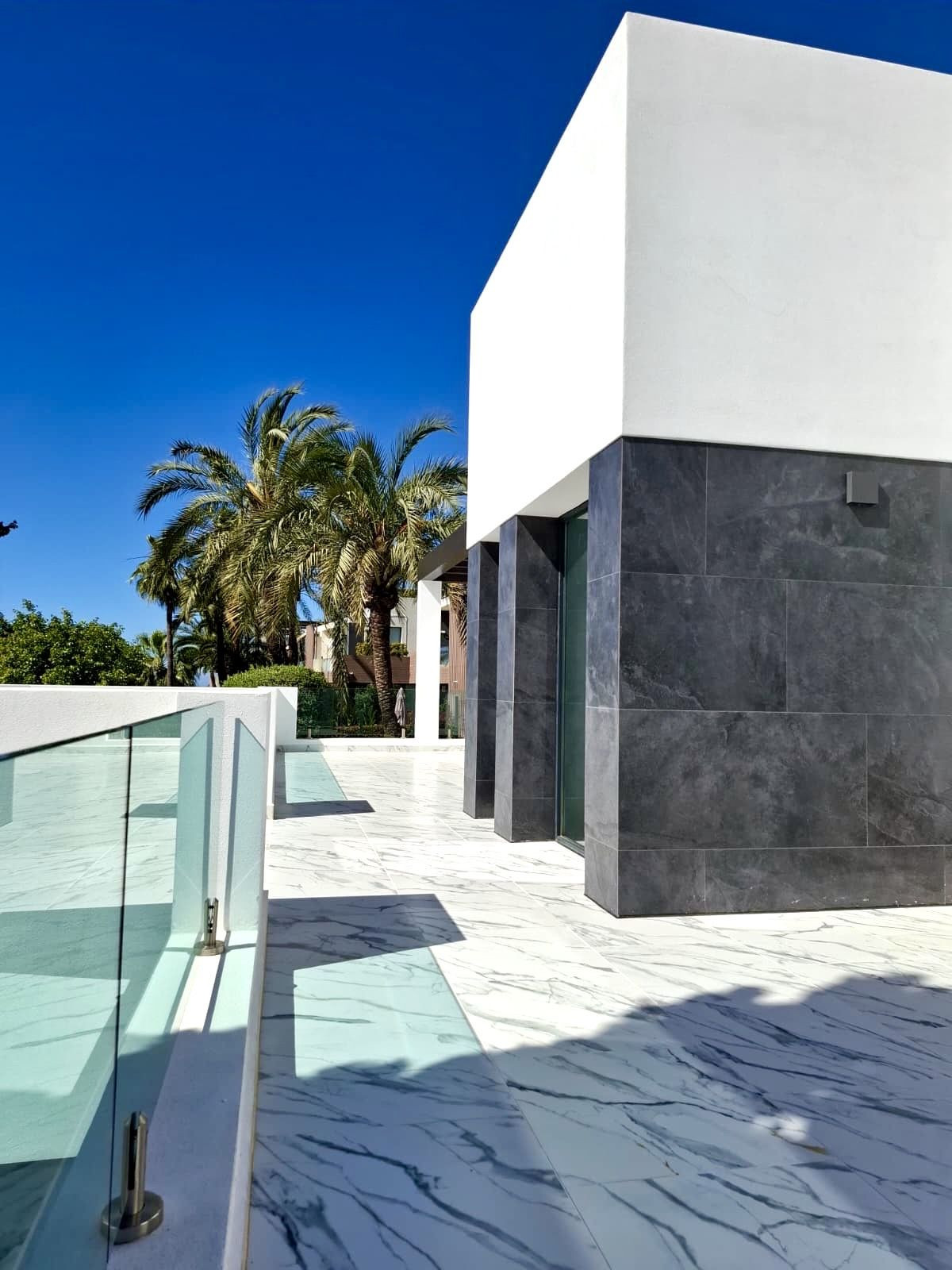 Casa de 5 Dormitorios en venta en Sierra Blanca, Marbella