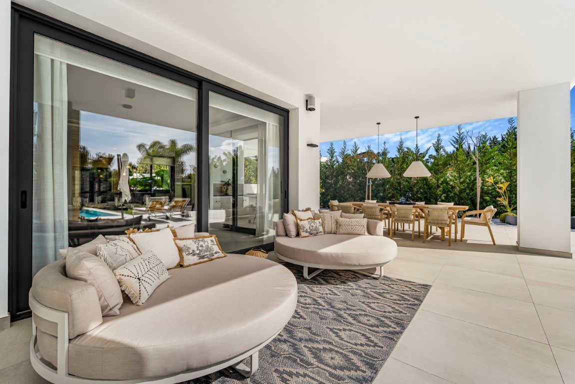 Casa de 6 Dormitorios y 7 Baños en venta en Milla de Oro, Marbella
