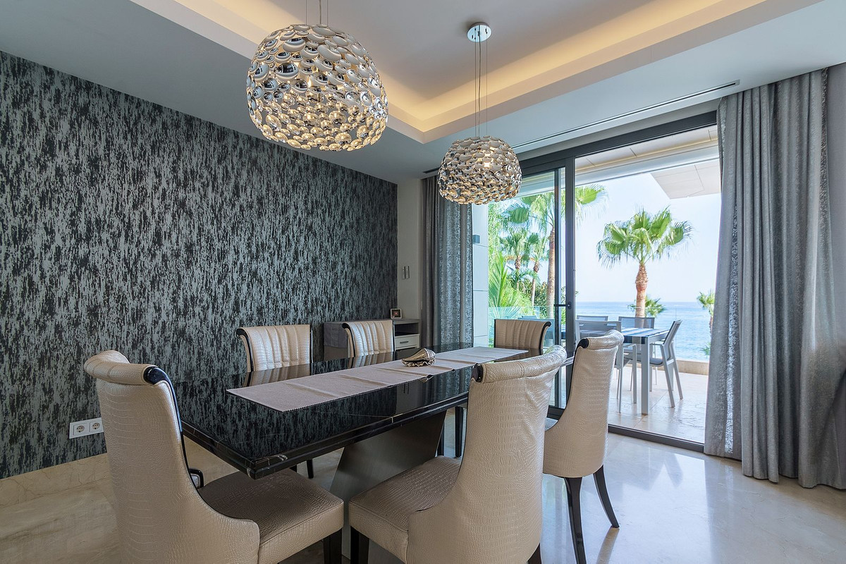 Piso de 4 Dormitorios y 4 Baños en venta en Estepona