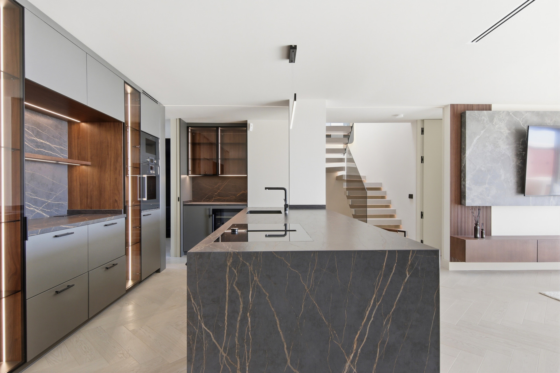 Ático de 4 Dormitorios y 3 Baños en venta en Monte Halcones, Benahavís