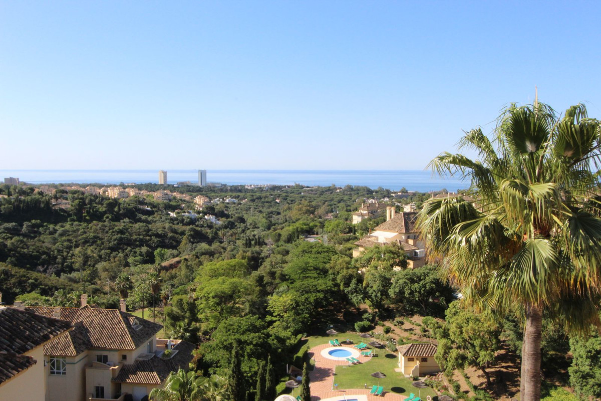 Ático de 3 Dormitorios y 3 Baños en venta en Elviria, Marbella