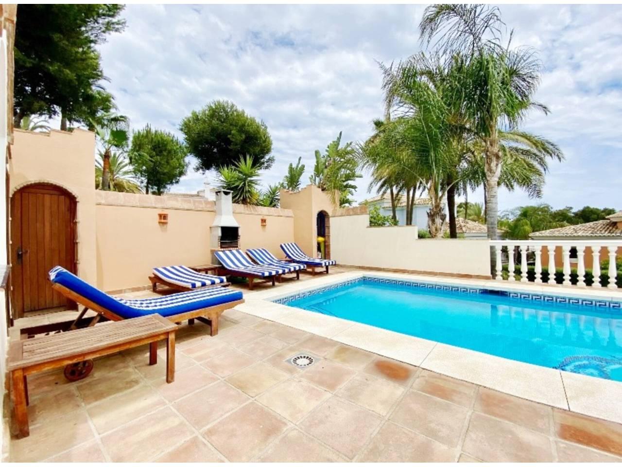 Casa de 4 Dormitorios en venta en Mijas Pueblo