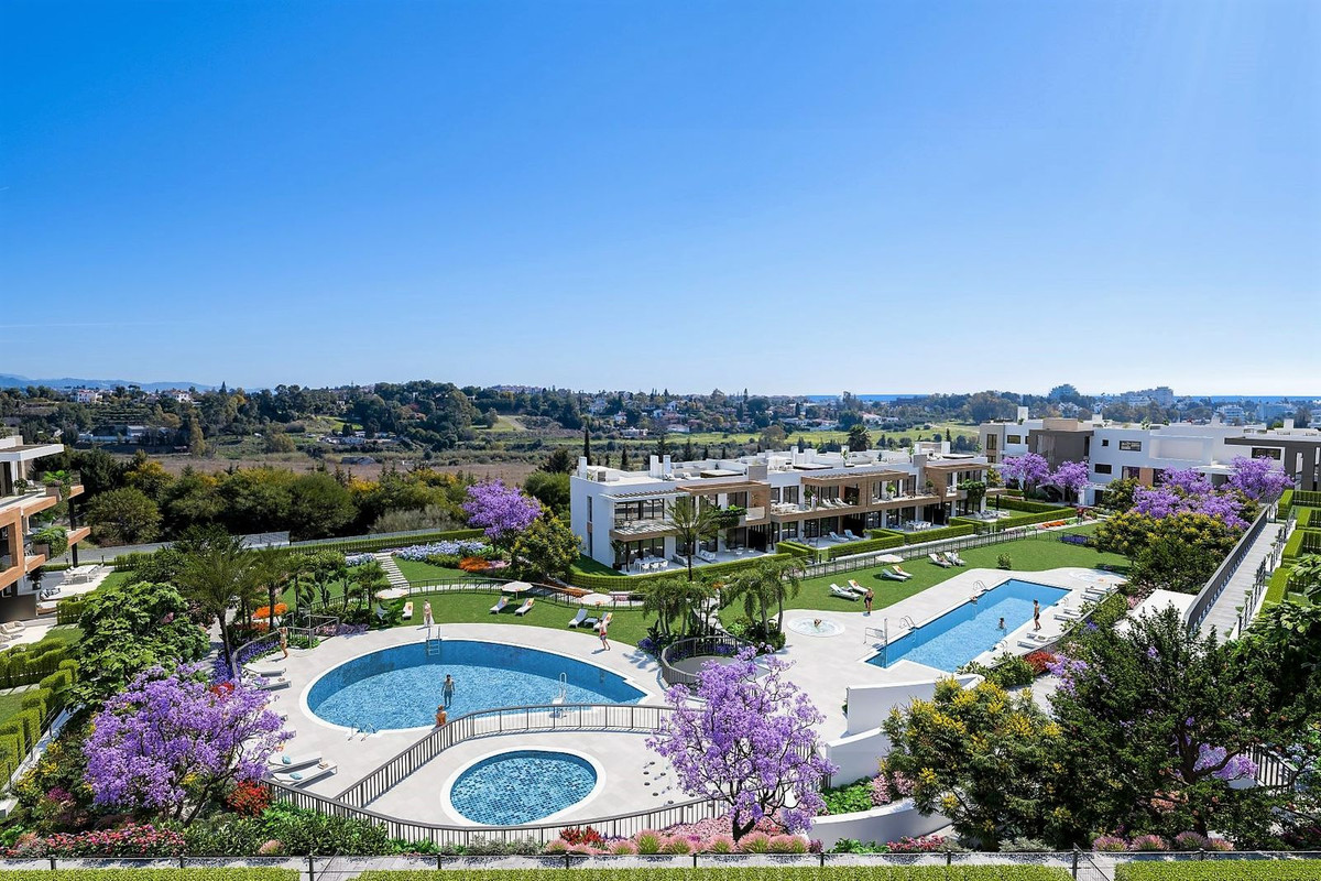 Piso de 3 Dormitorios y 2 Baños en venta en Atalaya, Estepona