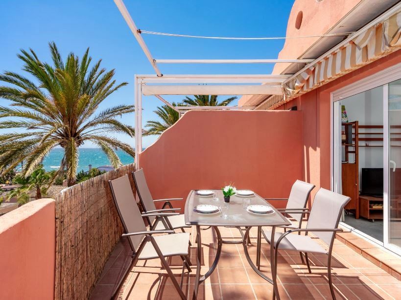 Piso de 2 Dormitorios y 2 Baños en venta en Costabella, Marbella