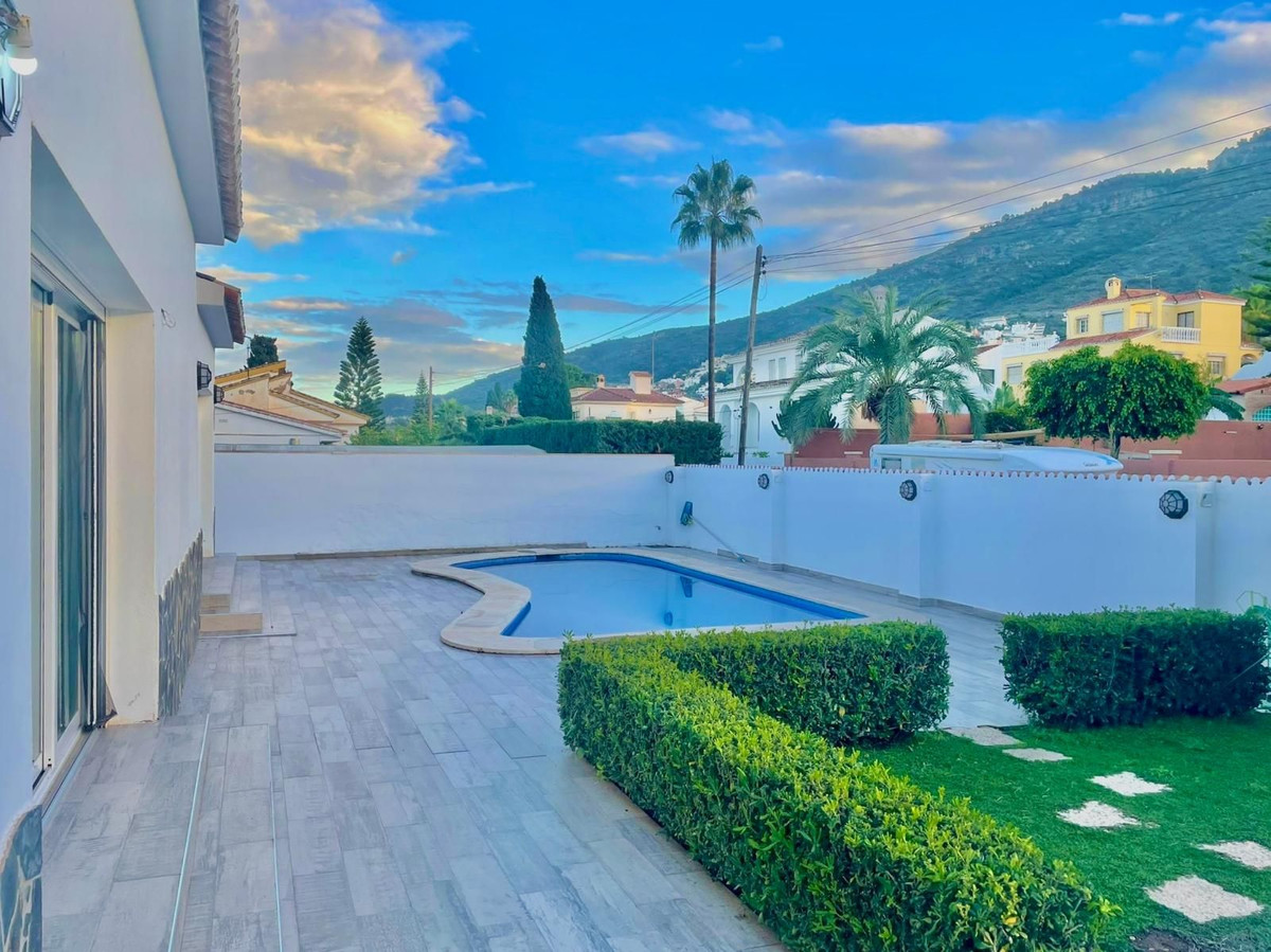 Casa de 4 Dormitorios y 3 Baños en venta en Alhaurín de la Torre