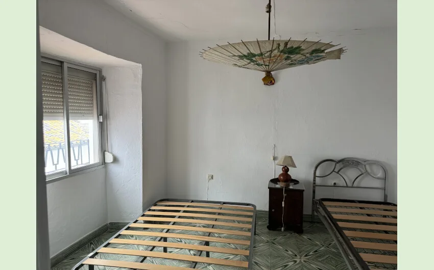 9 спални, 3 бани - Редова къща за продажба в Jimena de la Frontera
